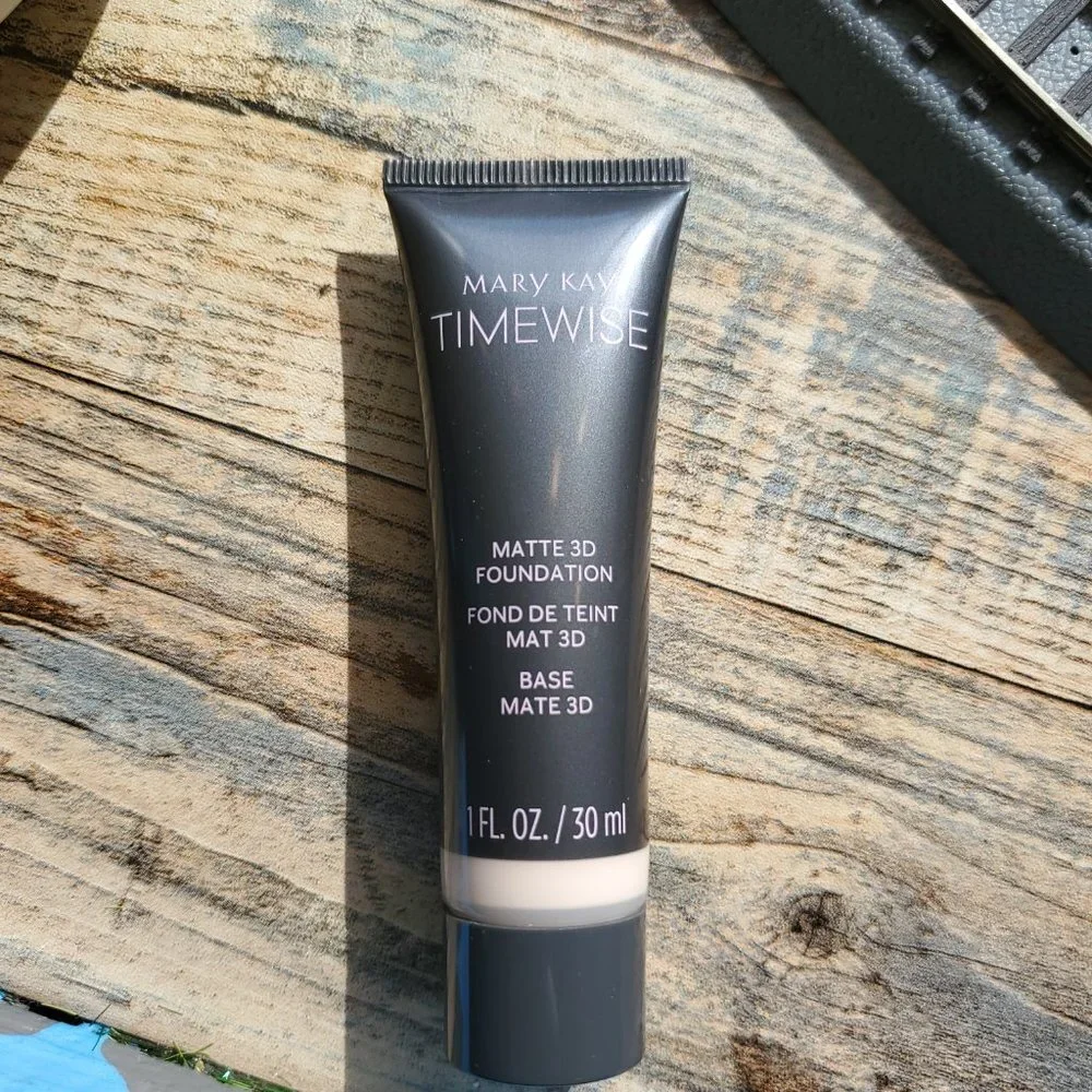 Ivory C 100 Matte 3D Foundation - Combo to Oily Skin - Timewise Mary Kay